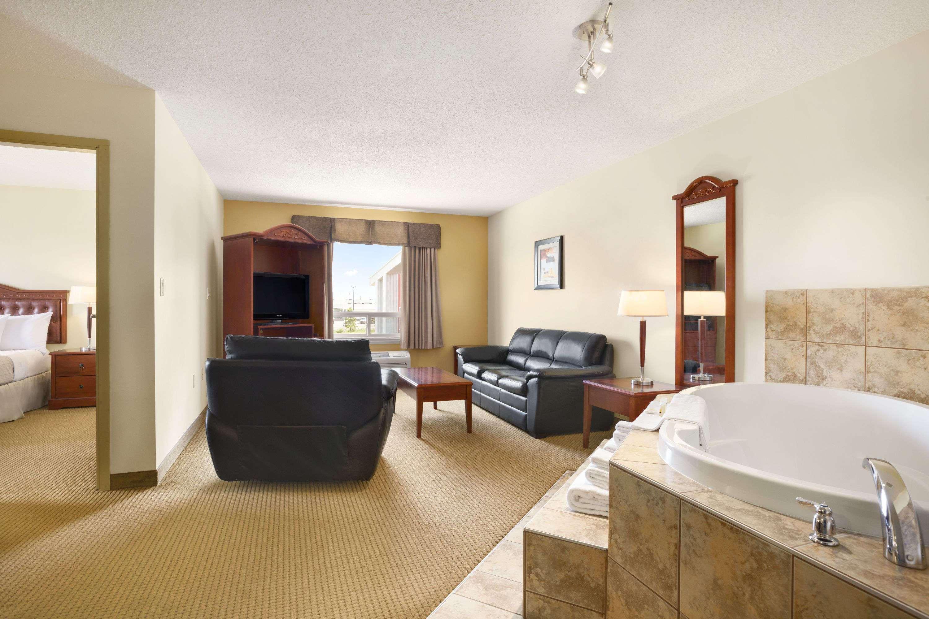 Days Inn By Wyndham Bonnyville Exterior photo
